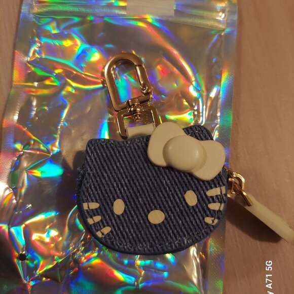 Zip Around Hello Kitty Key Chain - Picture 2 of 7